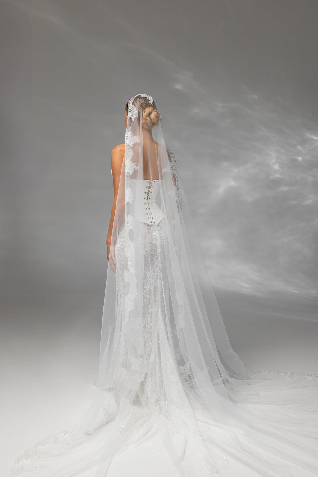 Ivory Royal Cathedral Oval Bridal Veil with Lace