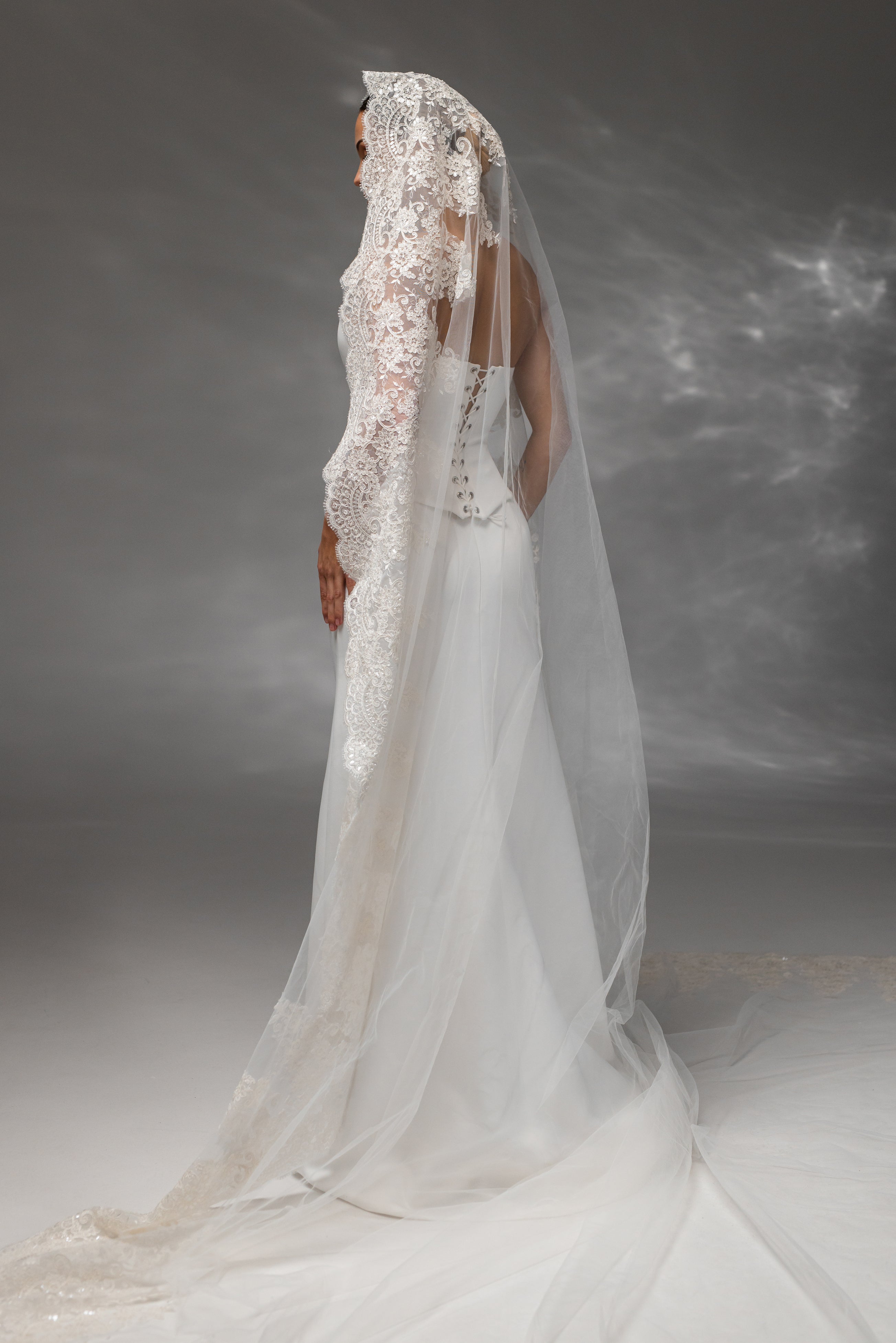 Grand Royal Cathedral Bridal Veil with Embroidered Lace