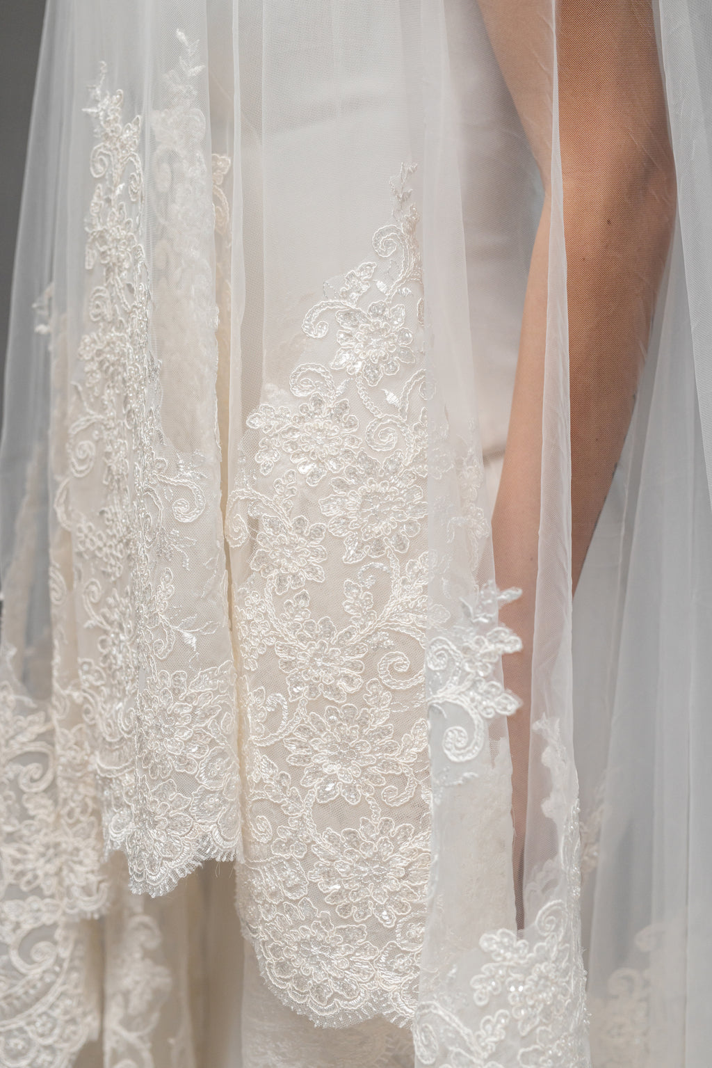 Grand Royal Cathedral Bridal Veil with Embroidered Lace