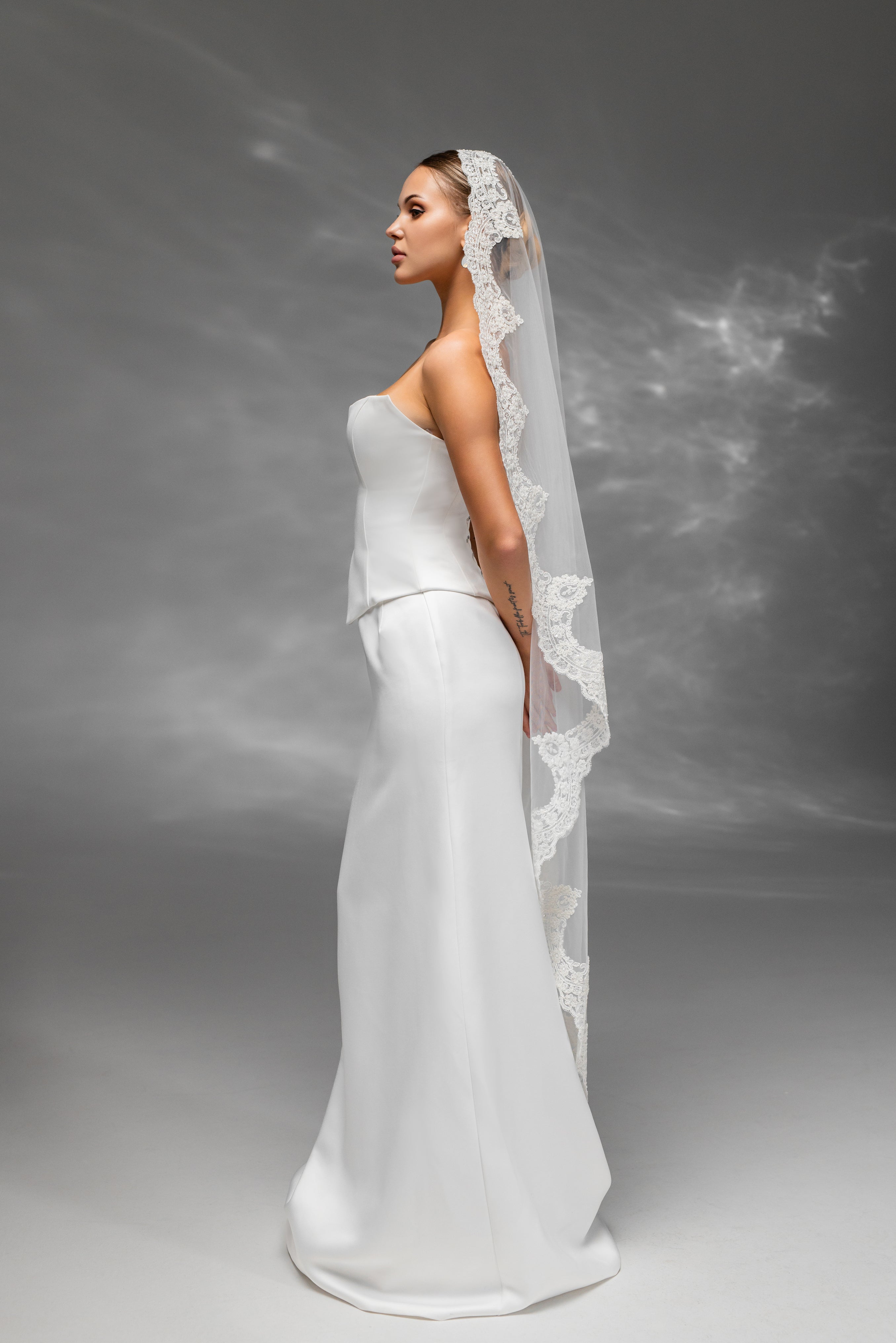 Soft Floor-Length Bridal Veil with Embroidered Lace