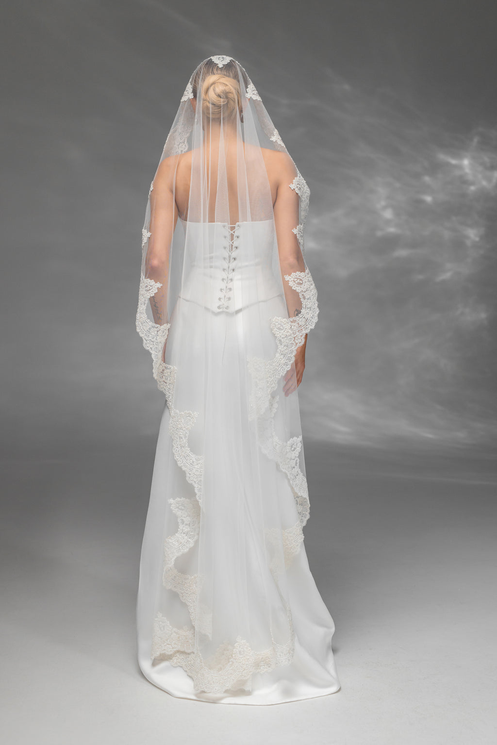 Soft Floor-Length Bridal Veil with Embroidered Lace