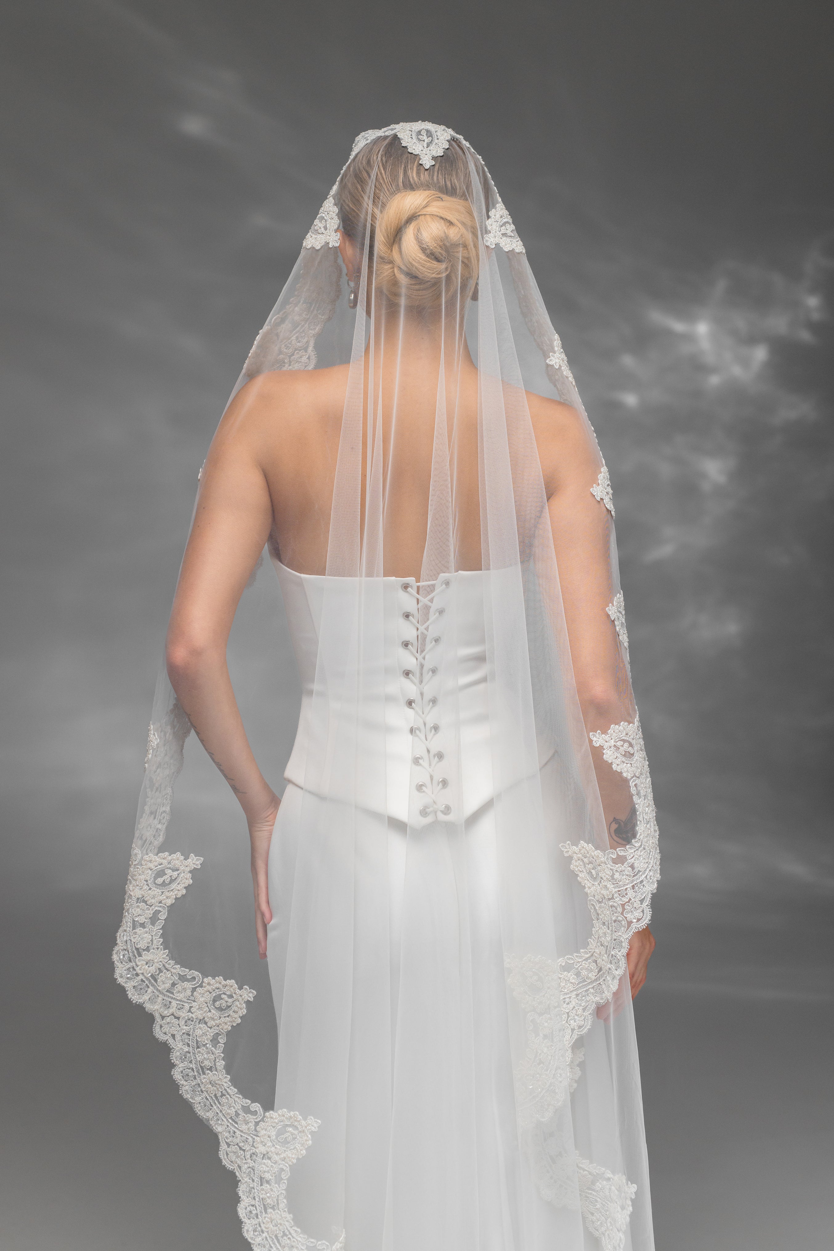 Soft Floor-Length Bridal Veil with Embroidered Lace