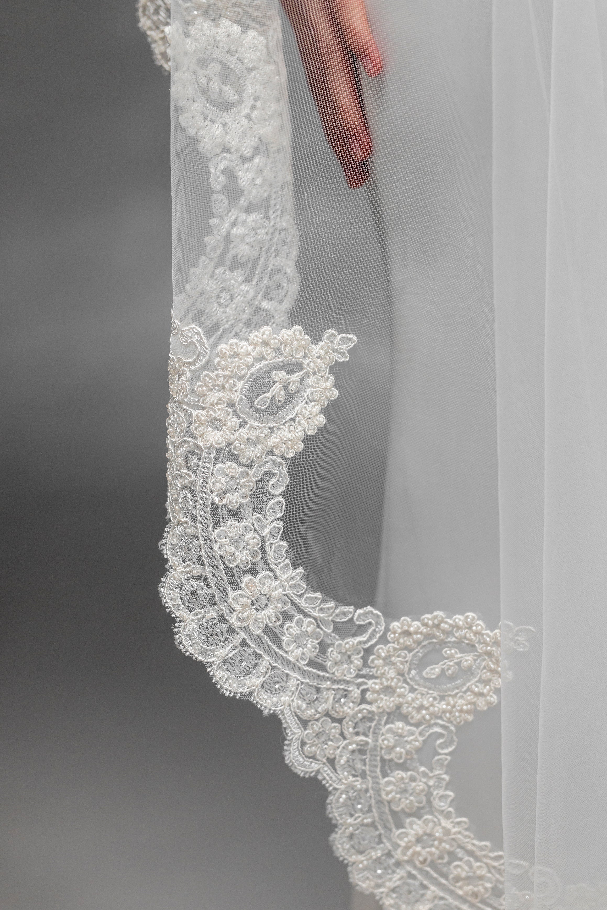 Soft Floor-Length Bridal Veil with Embroidered Lace