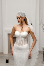 Ivory Chapel-Length Chantilly Lace Bridal Bandana Veil