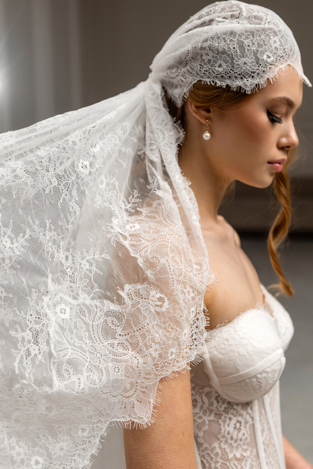 Ivory Chapel-Length Chantilly Lace Bridal Bandana Veil