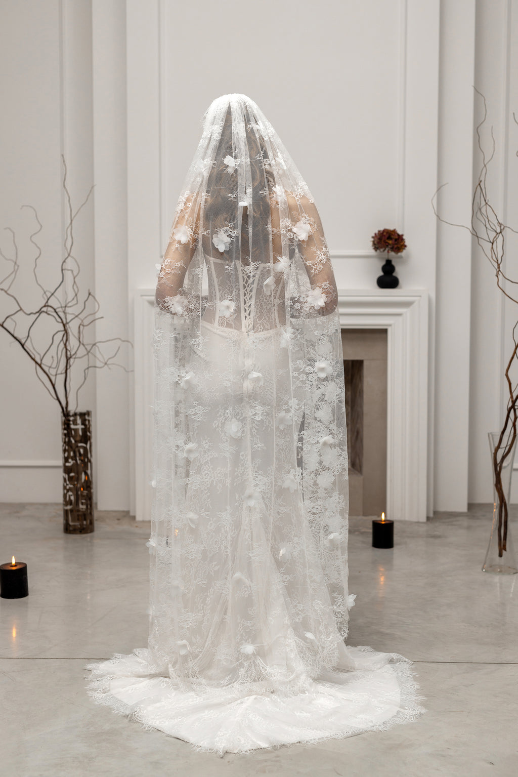 Floor-Length Chantilly Lace Bridal Veil with Flowers