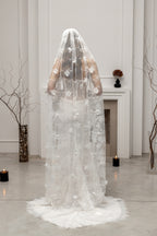 Floor-Length Chantilly Lace Bridal Veil with Flowers