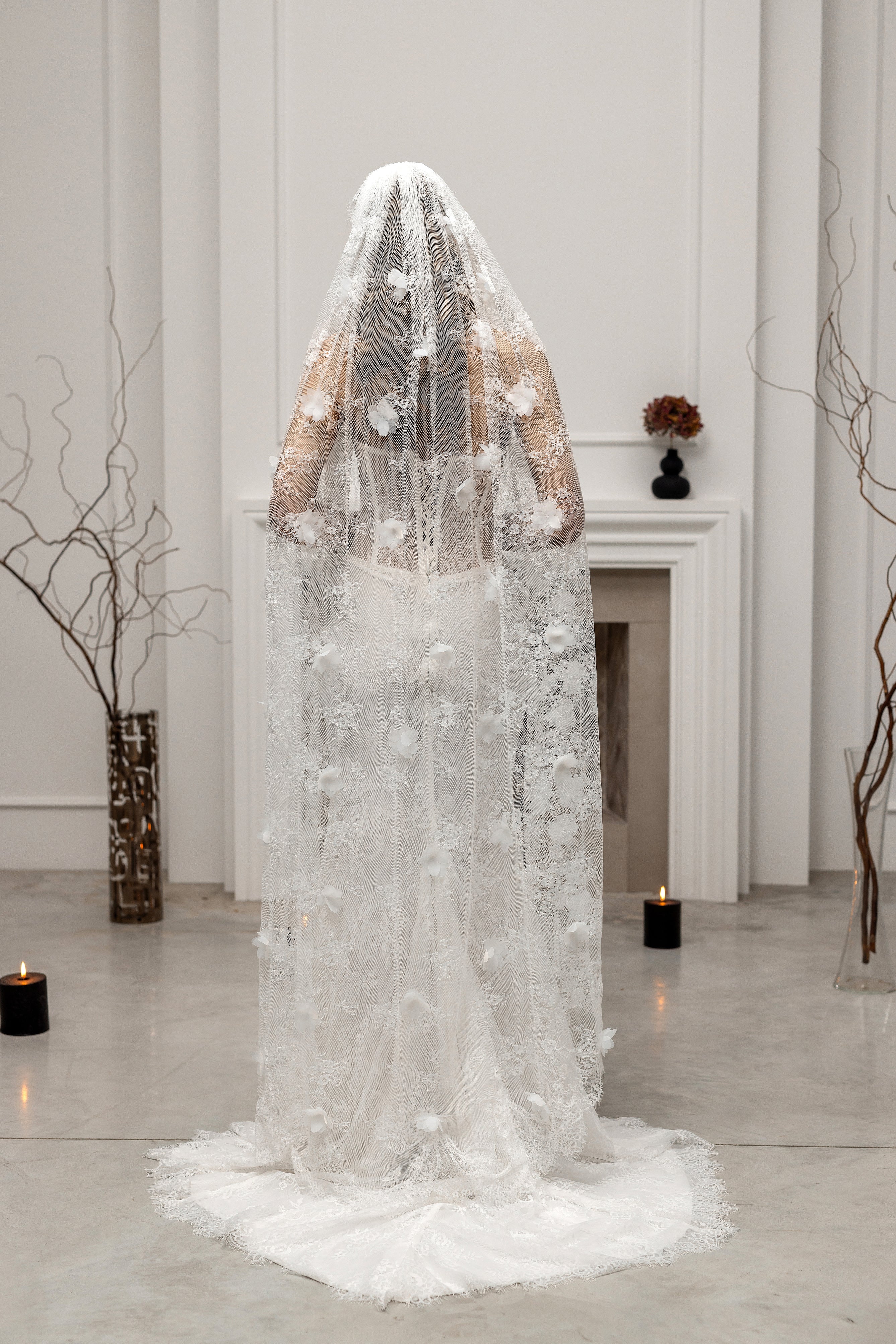 Floor-Length Chantilly Lace Bridal Veil with Flowers