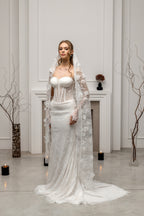 Floor-Length Chantilly Lace Bridal Veil with Flowers