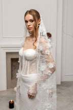 Floor-Length Chantilly Lace Bridal Veil with Flowers