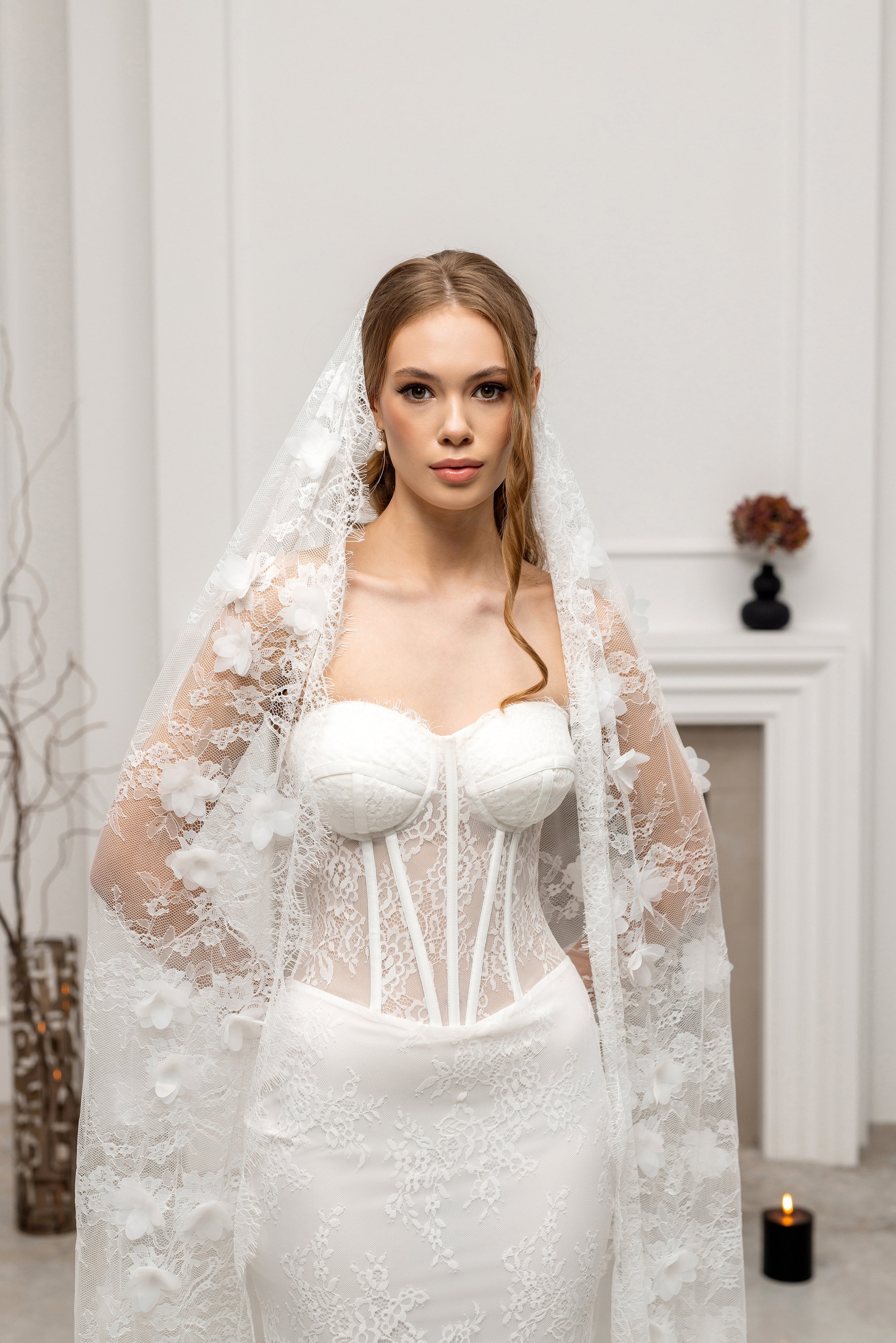 Floor-Length Chantilly Lace Bridal Veil with Flowers