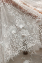 Floor-Length Chantilly Lace Bridal Veil with Flowers