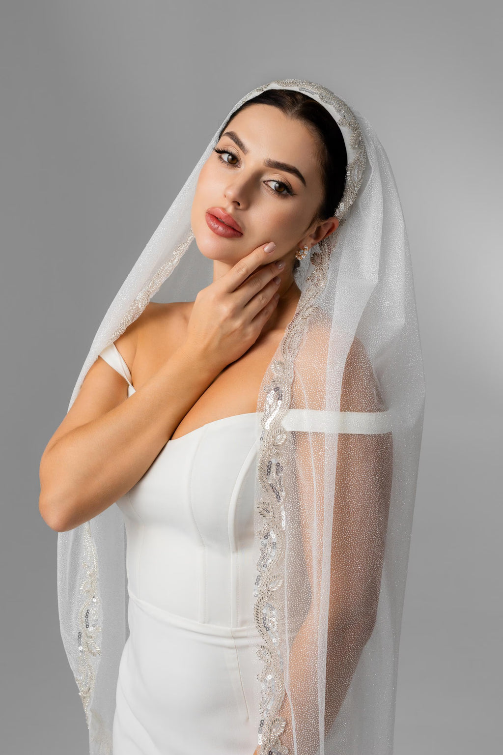 Fingertip-Length Glitter Bridal Veil with Japanese Matsuno Beads
