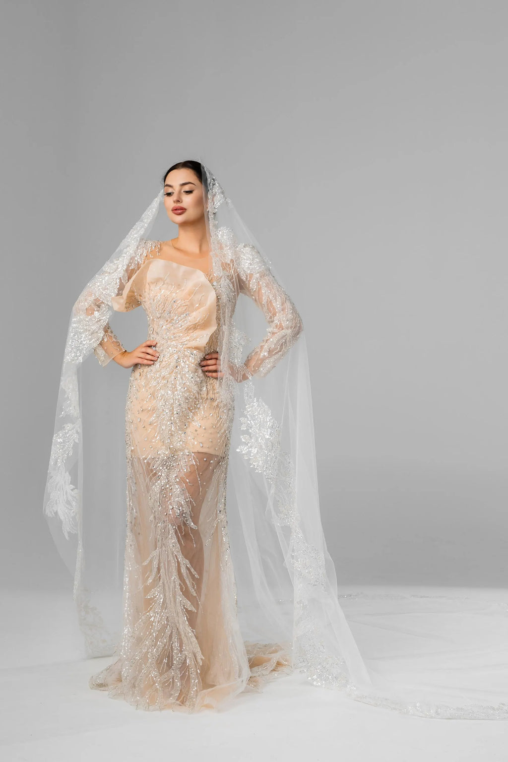 Ivory Royal Cathedral Oval Chantilly Lace Bridal Veil
