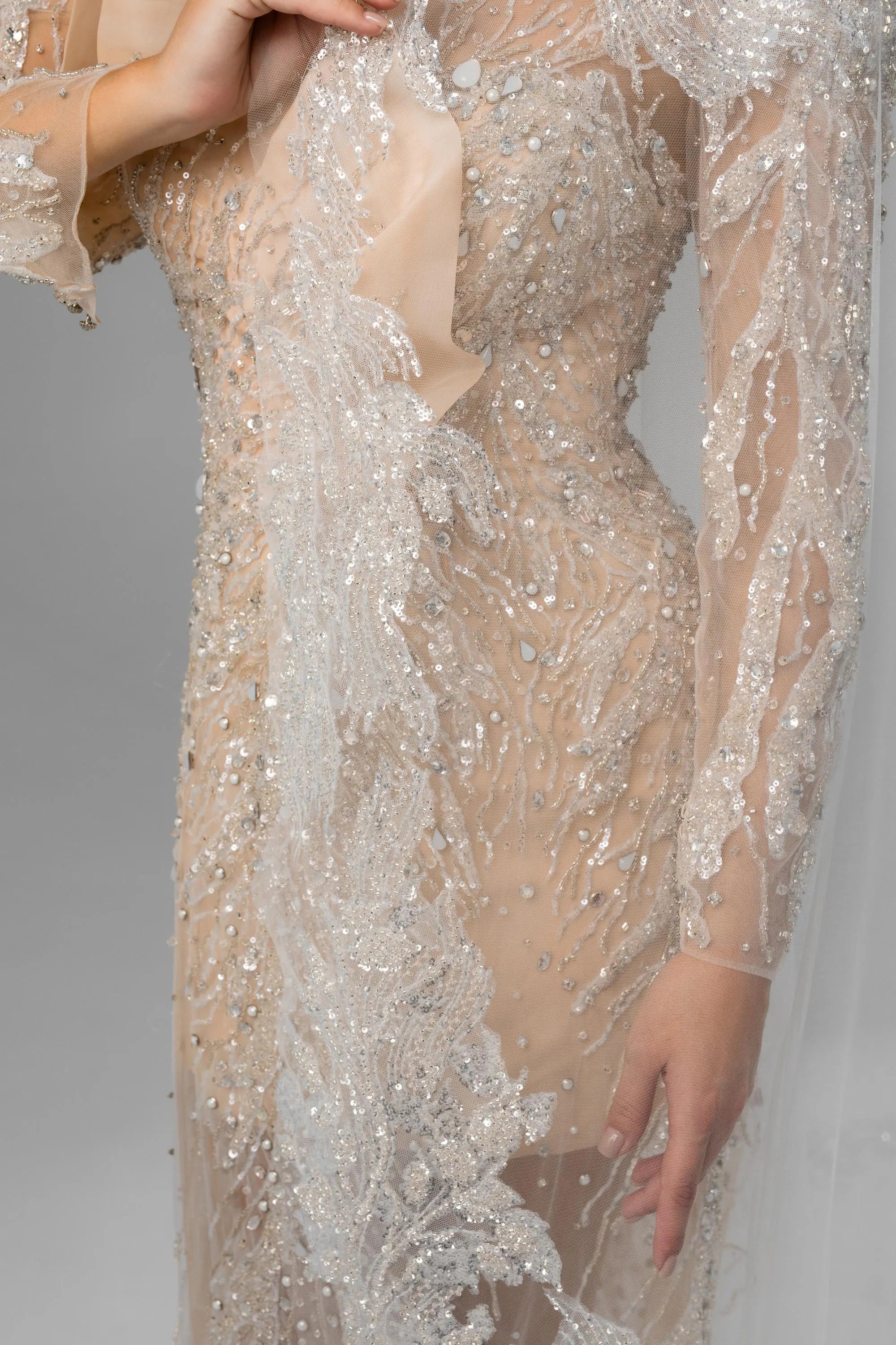 Ivory Royal Cathedral Oval Chantilly Lace Bridal Veil