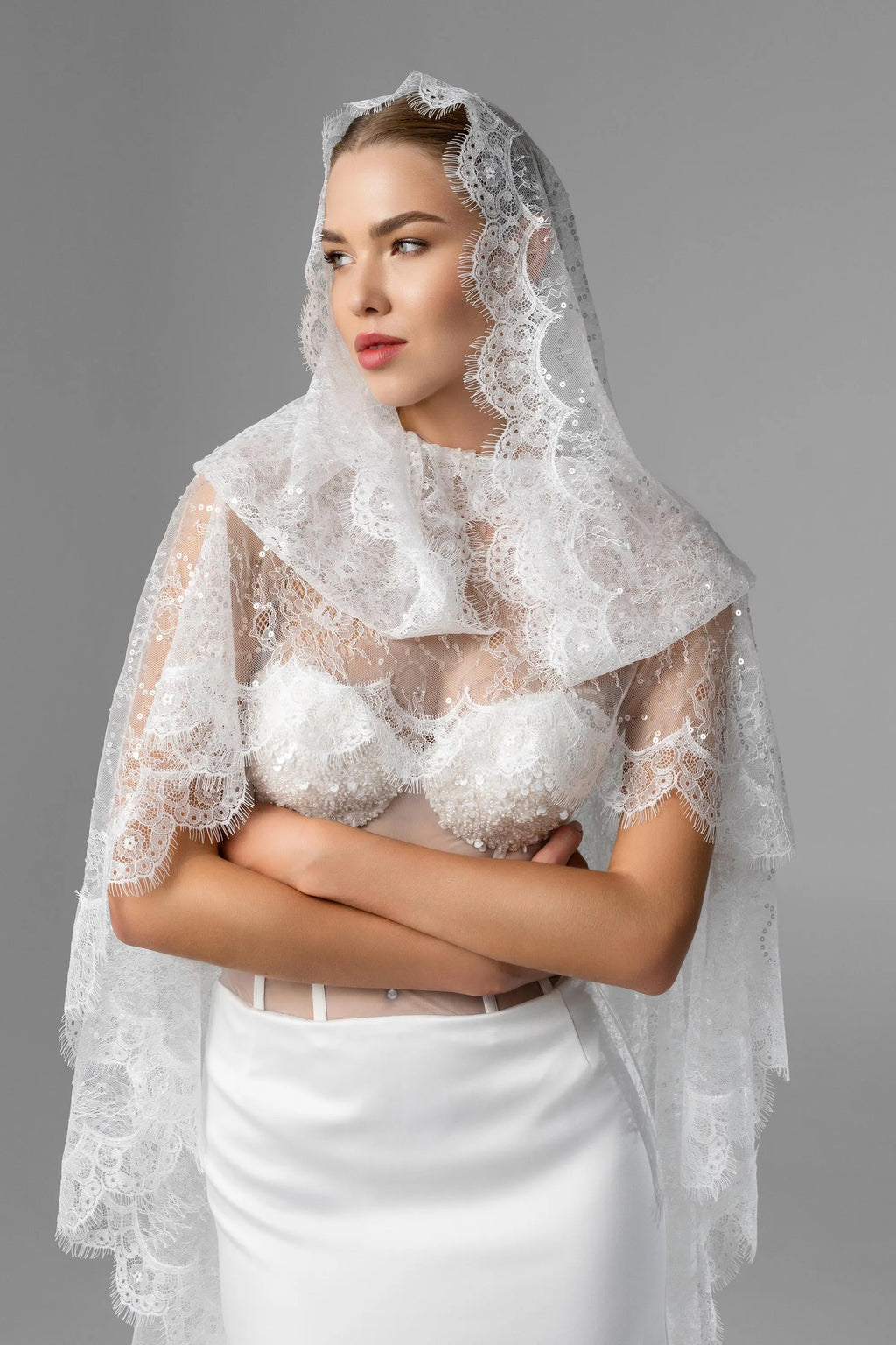 Ivory Royal Cathedral Oval Chantilly Lace Bridal Veil