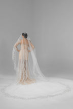 Ivory Royal Cathedral Oval Chantilly Lace Bridal Veil