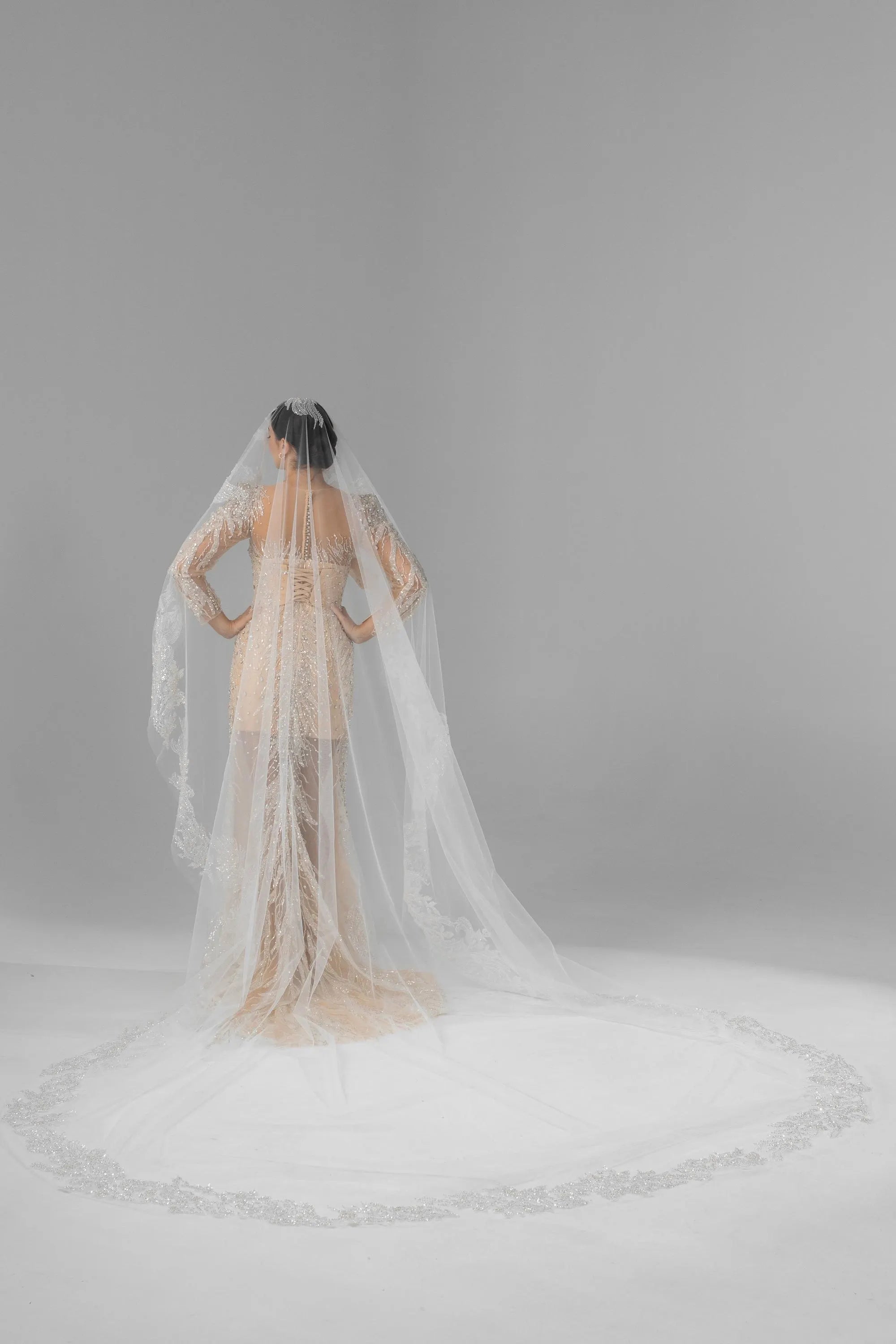 Ivory Royal Cathedral Oval Chantilly Lace Bridal Veil