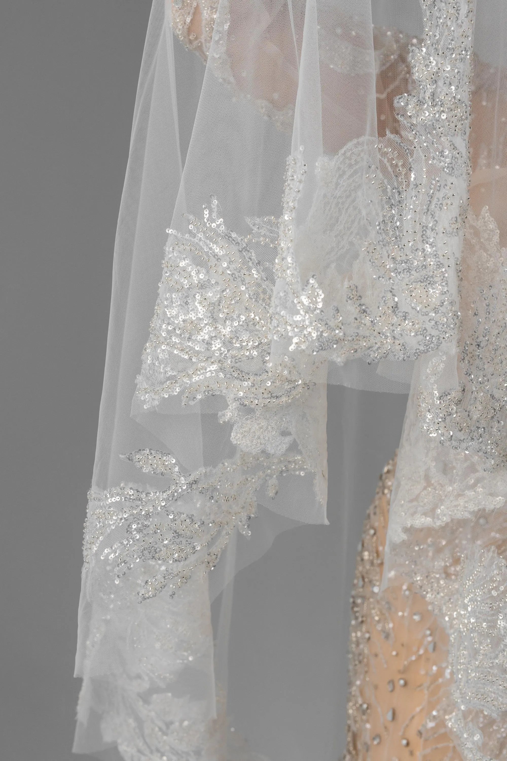 Ivory Royal Cathedral Oval Chantilly Lace Bridal Veil