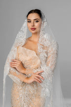 Ivory Royal Cathedral Oval Chantilly Lace Bridal Veil