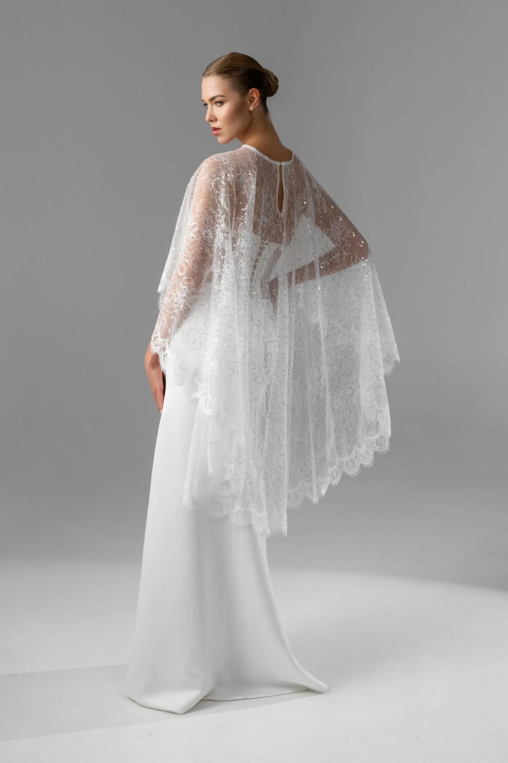 Ivory Royal Cathedral Oval Chantilly Lace Bridal Veil