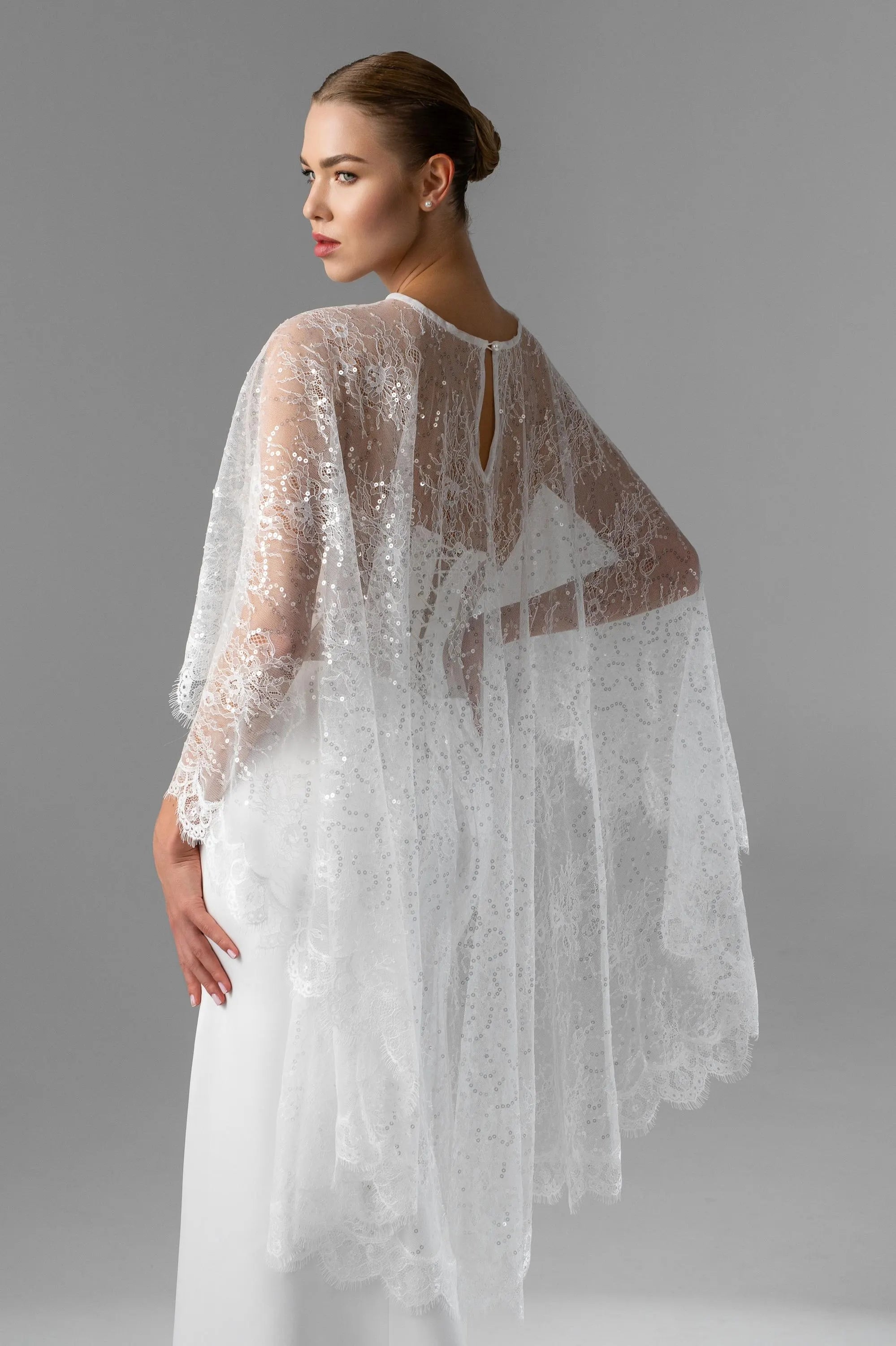 Ivory Royal Cathedral Oval Chantilly Lace Bridal Veil