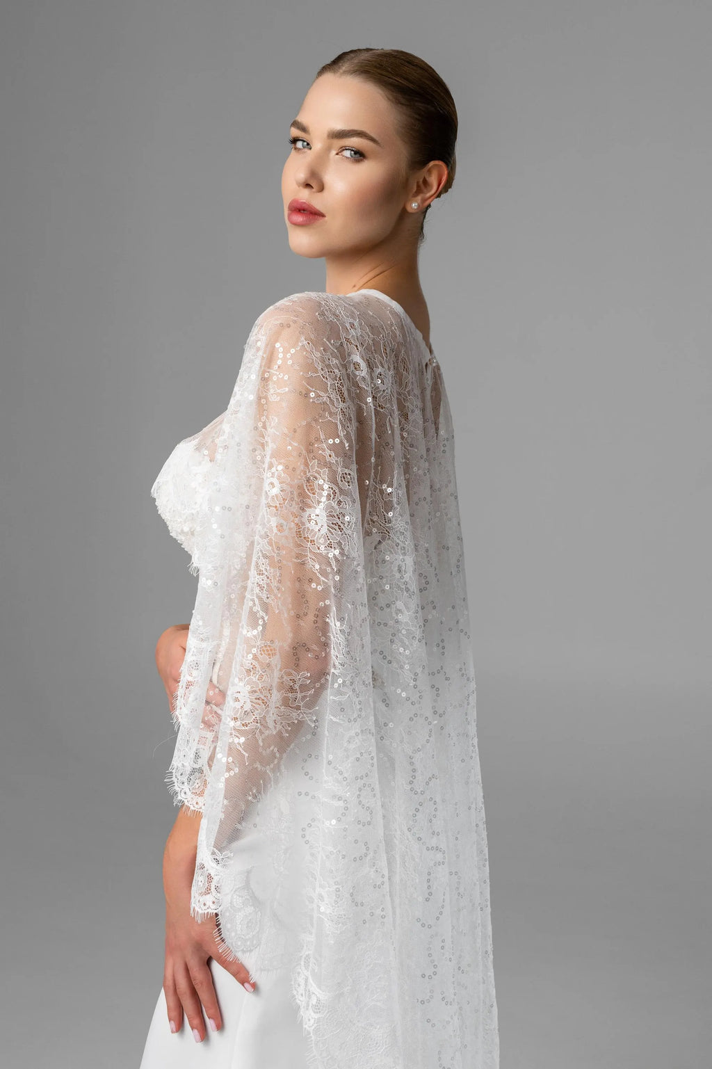 Ivory Royal Cathedral Oval Chantilly Lace Bridal Veil