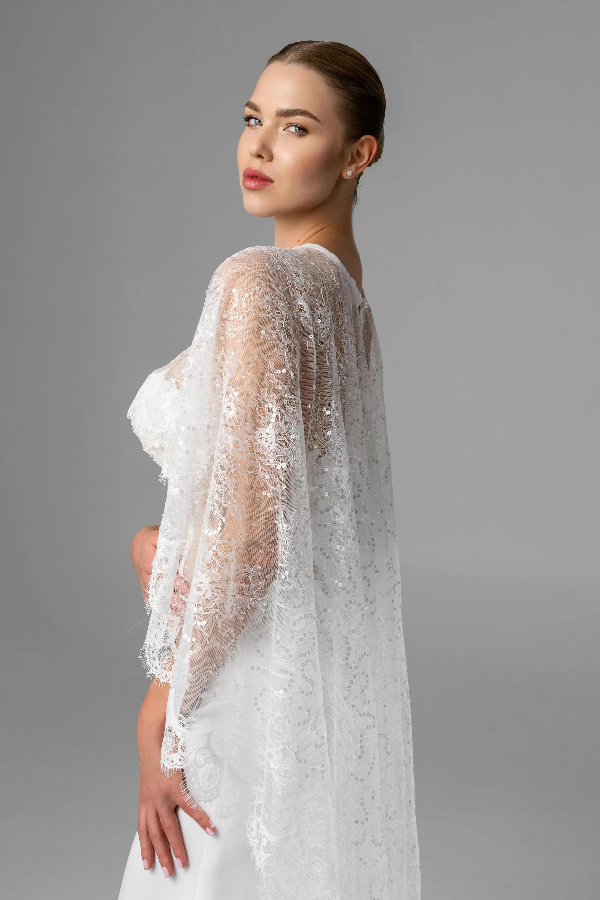 Ivory Royal Cathedral Oval Chantilly Lace Bridal Veil