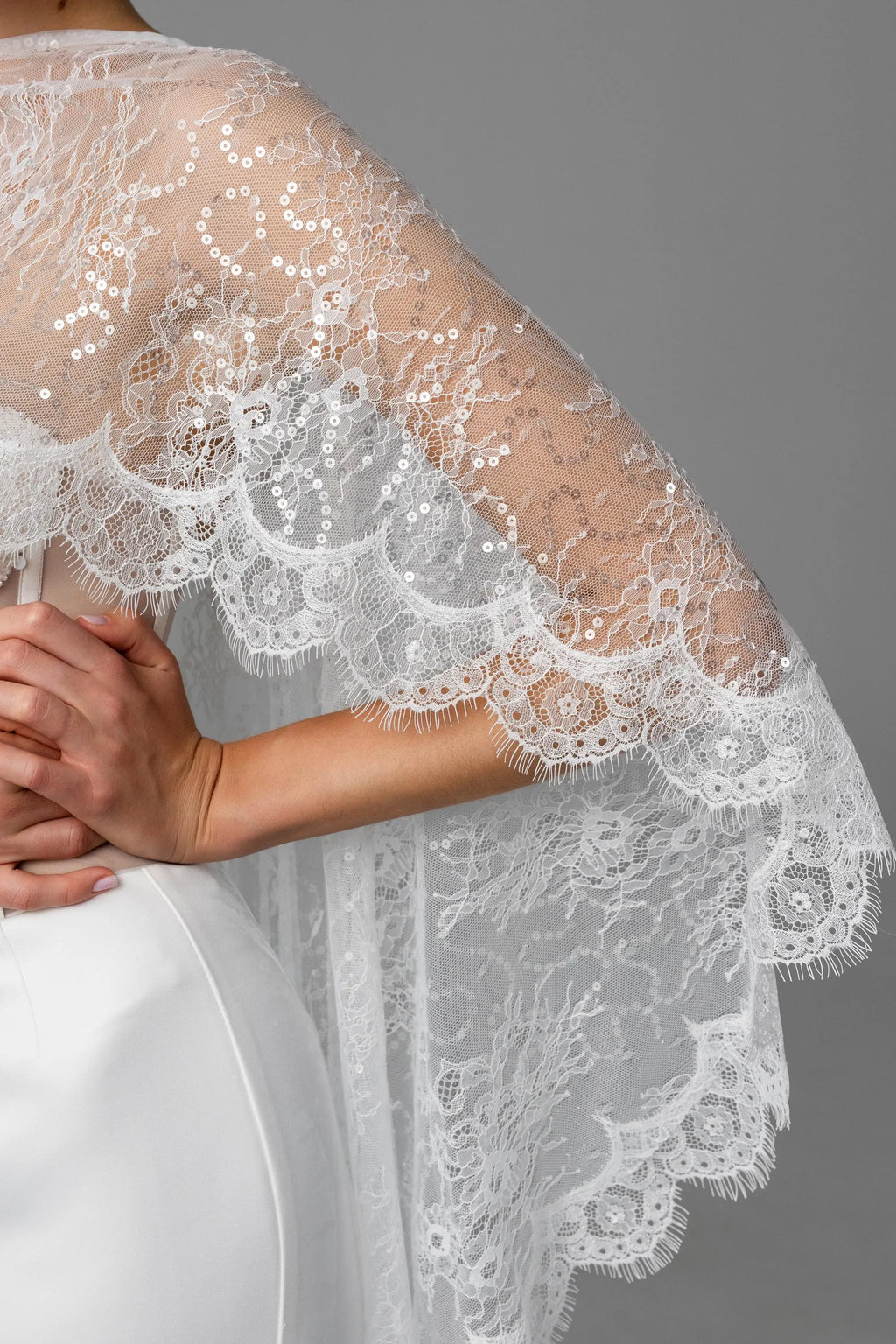 Ivory Royal Cathedral Oval Chantilly Lace Bridal Veil