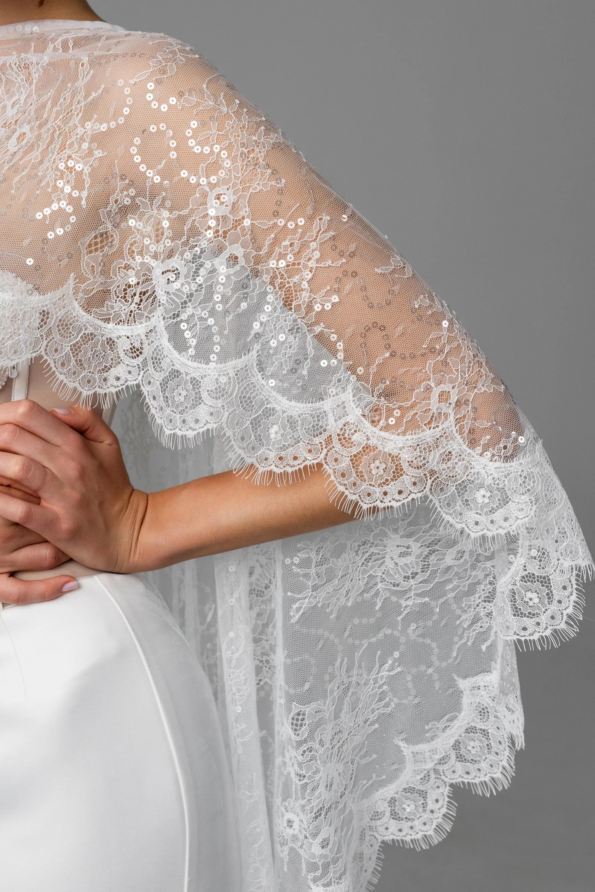 Ivory Royal Cathedral Oval Chantilly Lace Bridal Veil