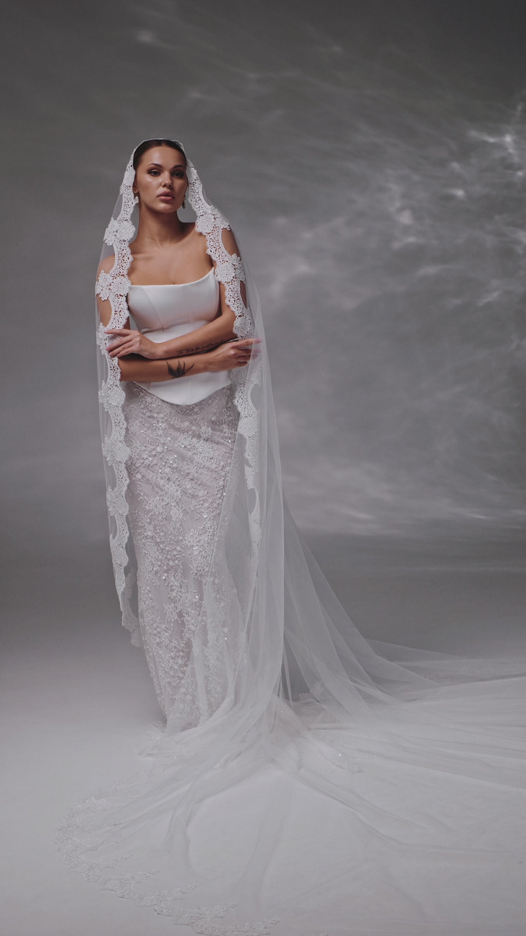 Ivory Royal Cathedral Oval Bridal Veil with Lace