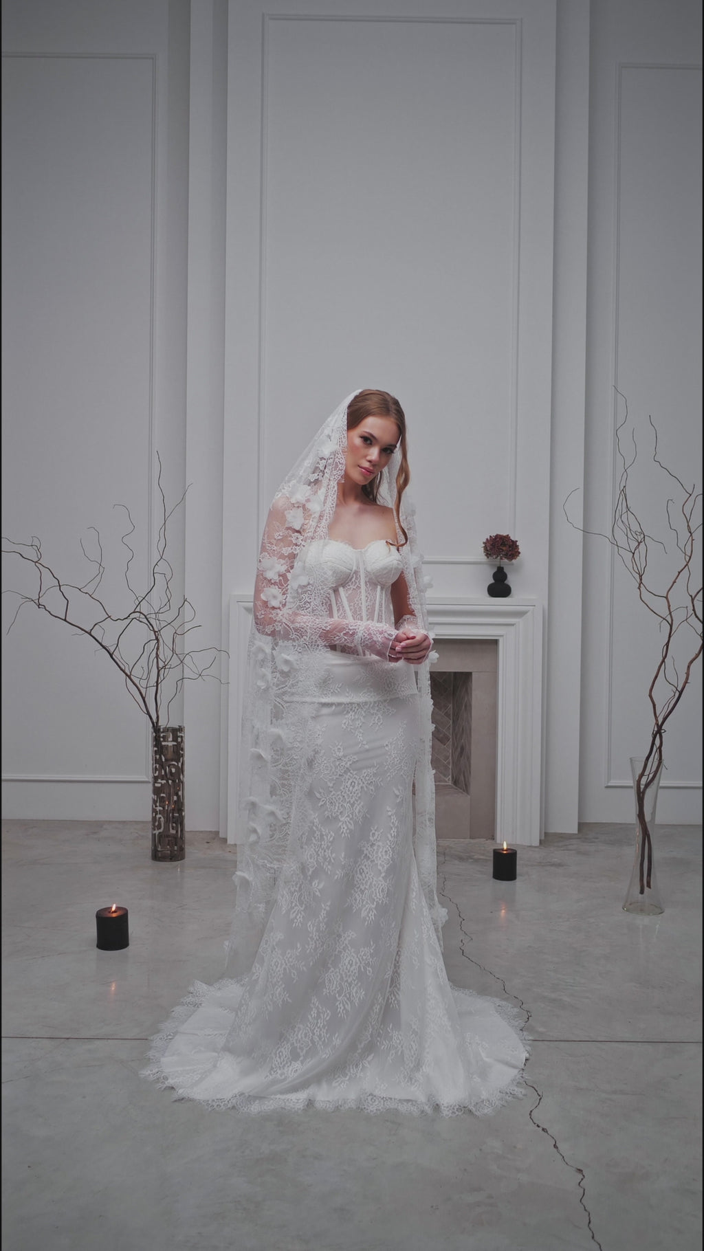 Floor-Length Chantilly Lace Bridal Veil with Flowers