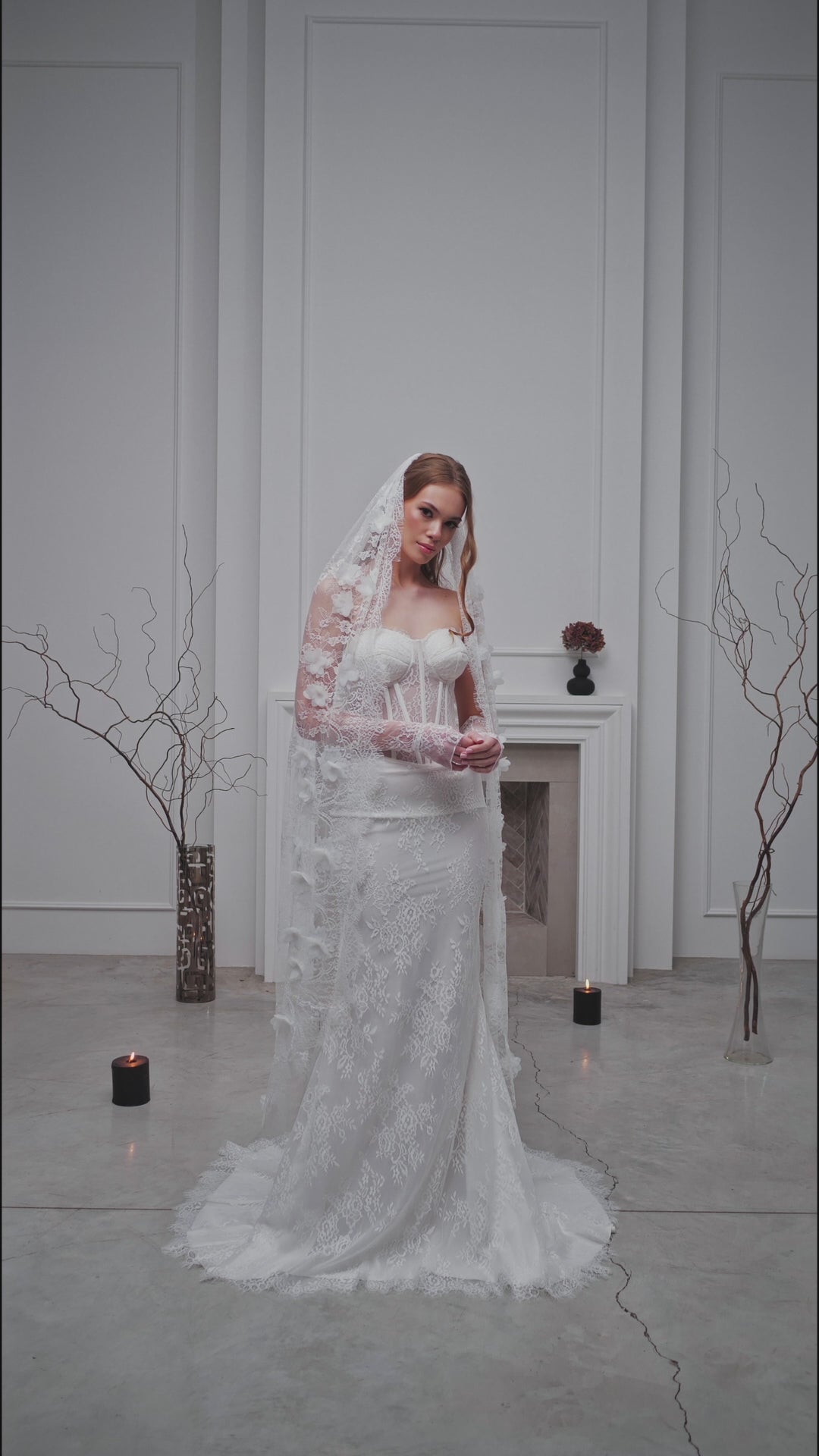 Floor-Length Chantilly Lace Bridal Veil with Flowers